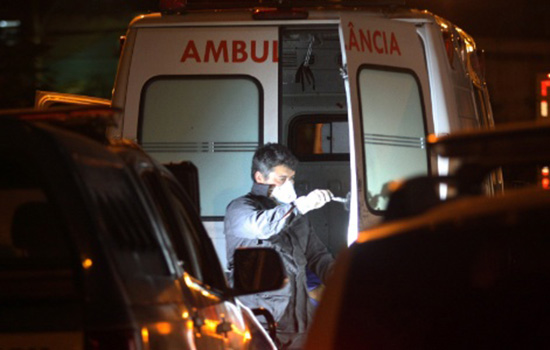 Homens armados matam paciente dentro de ambulância no Rio