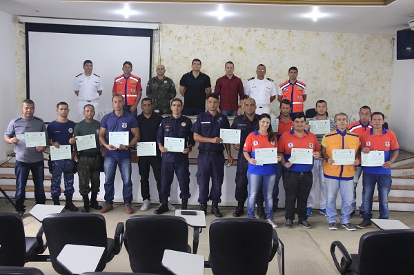 Prefeitura de SJB e Marinha entregam certificado do curso de Tripulação de Embarcações