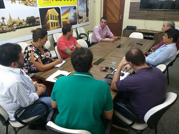 Reunião define análise de linhas de crédito para empresários