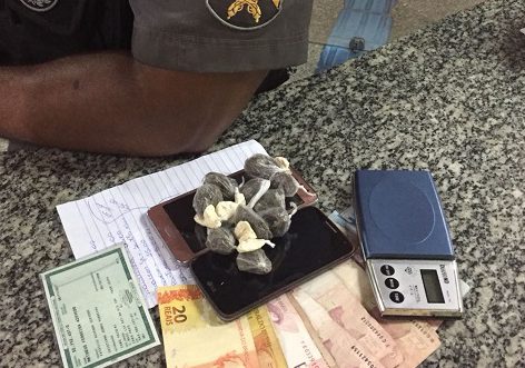 Jovem detido e adolescente apreendido por tráfico de drogas na Chatuba