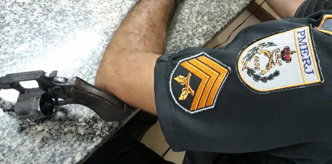 Polícia apreende revólver dentro de residência em SJB