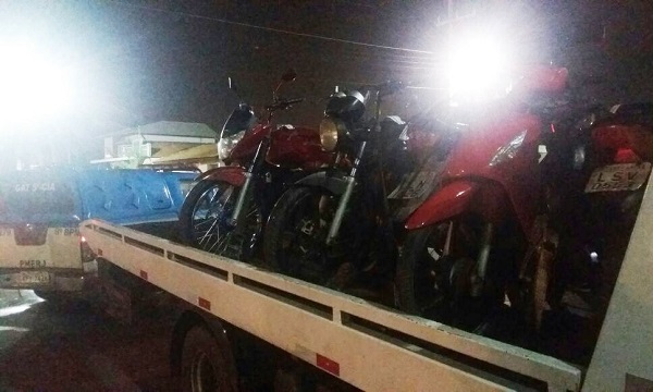 PM faz blitz e apreende sete motocicletas em Atafona