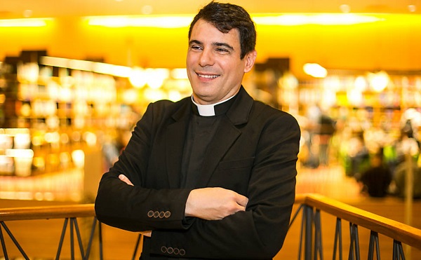 Padre Juarez de Castro no dia da Padroeira de Atafona