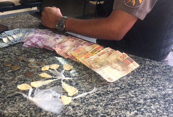 Cinco jovens detidos com cocaína em Atafona