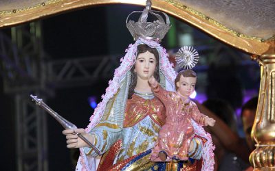 Procissão de Nossa Senhora da Penha acompanhada por milhares de fiéis