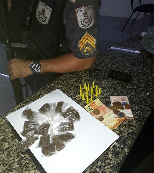 Homem detido com maconha e cocaína em motocicleta em Grussaí