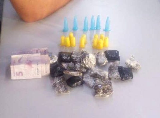 Adolescente apreendido com maconha e cocaína em Atafona
