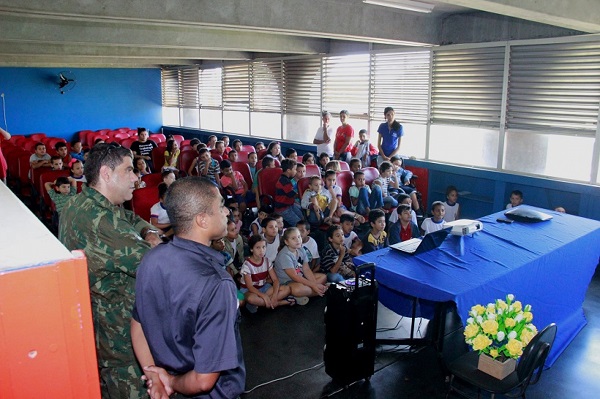Educação ambiental nas escolas de SJB
