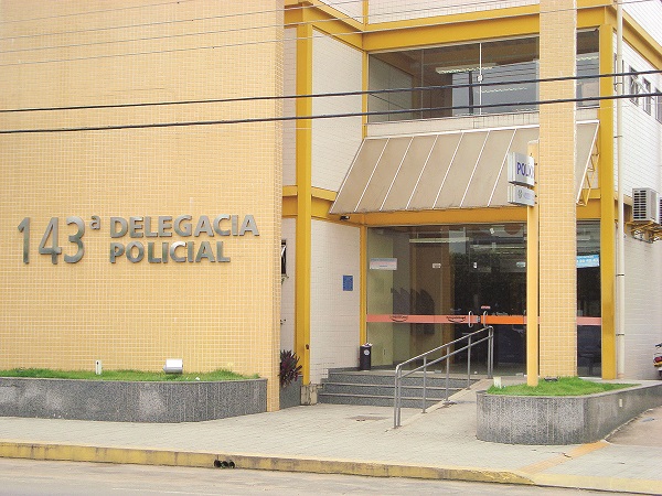 Pai morre a tiros e mãe e filho baleados durante jantar
