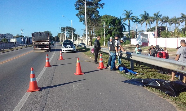 Ciclista morre atropelado