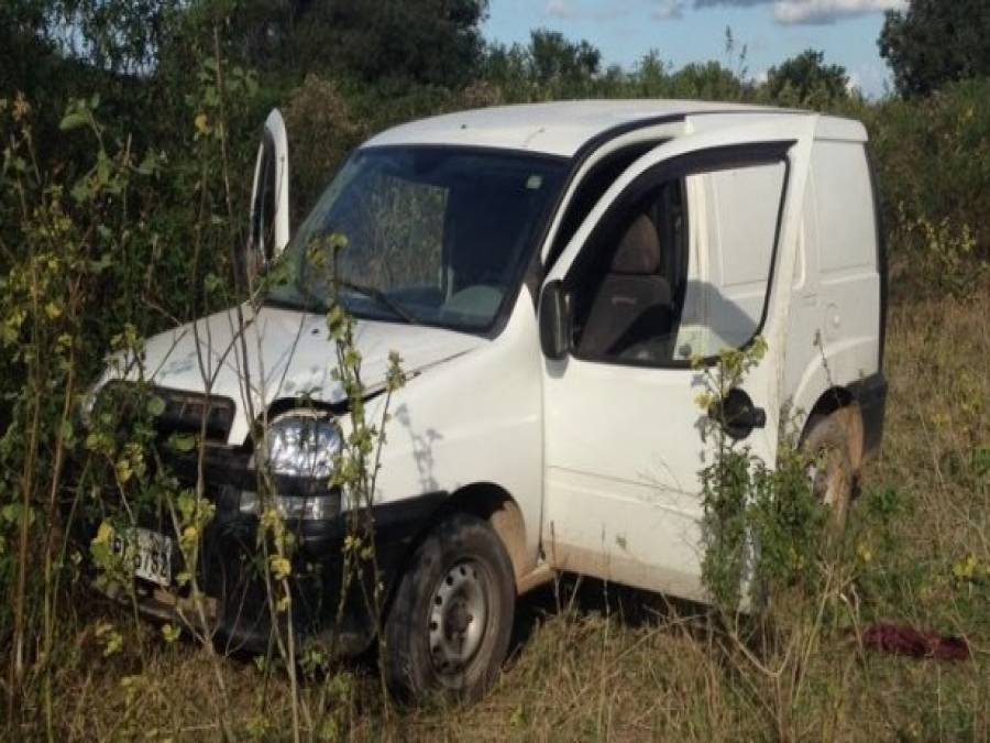 Homens armados assaltam motorista e roubam carga de veículo em estrada de SJB