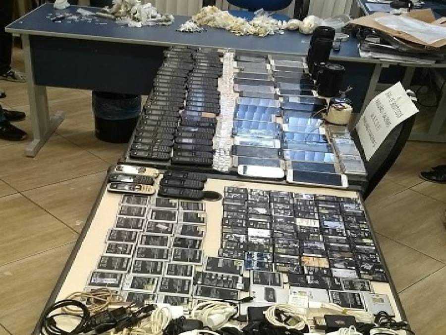 Celulares, drogas e até videogame são apreendidos em presídio de Campos