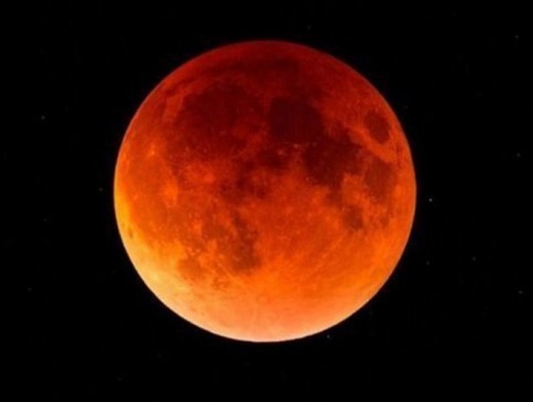 Maior eclipse total da Lua do século 21 ocorre nesta sexta