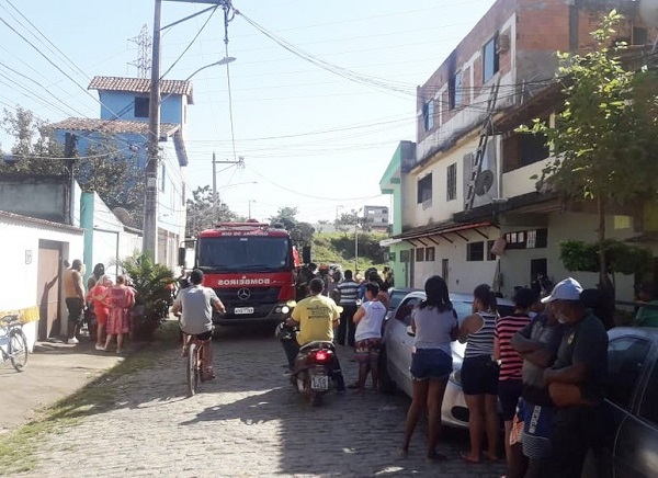 Crianças morrem carbonizadas em incêndio dentro de casa