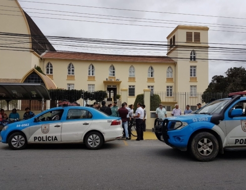 Padre esfaqueado dentro de Santuário em Campos