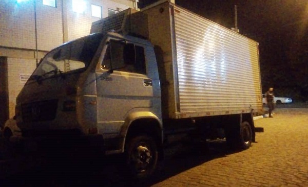 Caminhão roubado no Espírito Santo é encontrado em Barcelos