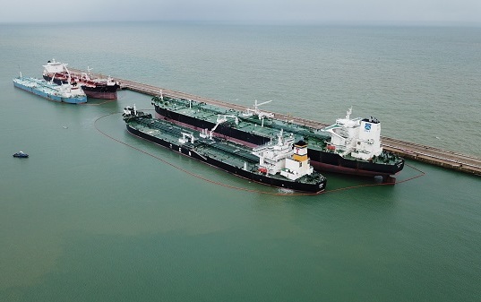 Açu Petróleo conclui 50º operação ship-to-ship no Porto do Açu