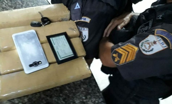 PM apreende 10 kg de maconha dentro de ônibus em SJB