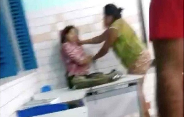 Professora é agredida por mãe de aluna em escola