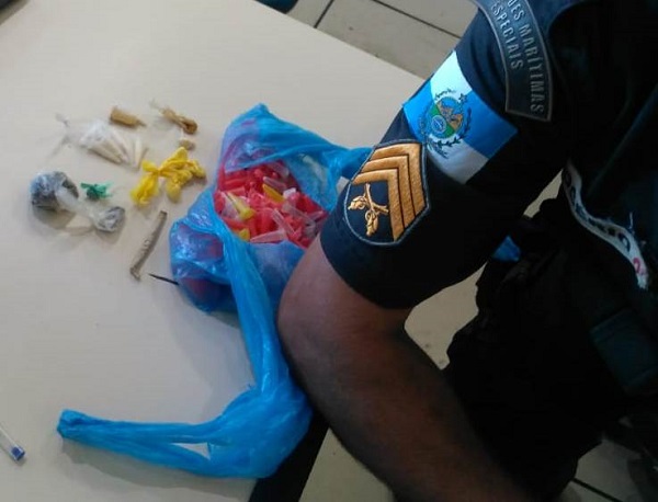 PM apreende maconha e cocaína em Atafona