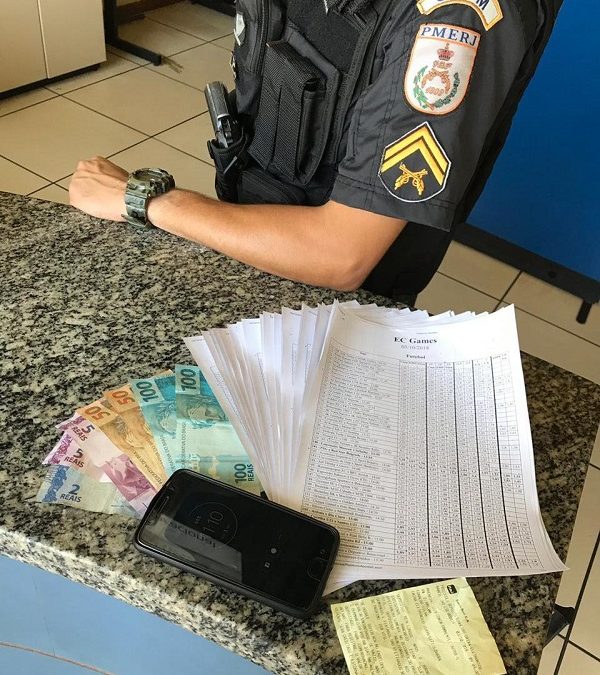 Homem detido com materiais de jogos de azar no Centro de SJB