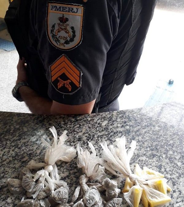 PM apreende maconha e cocaína em SJB