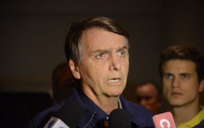 Bolsonaro diz que não perdoa agressor e quer que ele “mofe na cadeia”