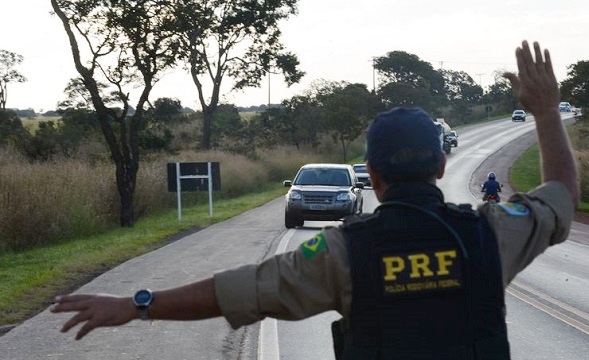 Acidentes deixam um morto e 53 feridos no feriadão em estradas do Rio