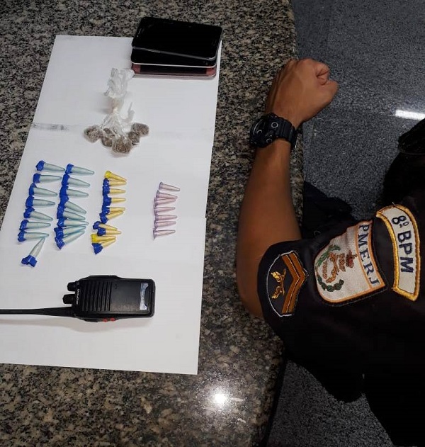 Troca de tiros entre bandidos e PM termina com dois presos