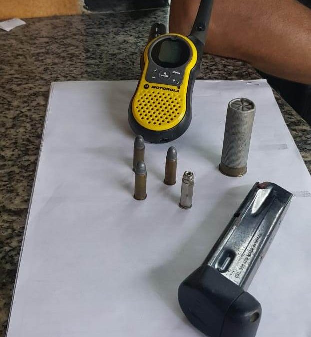 PM apreende munições, rádio transmissor e carregador de pistola