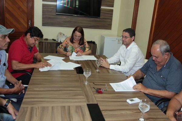 Prefeitura de SJB assina convênios para área agrícola