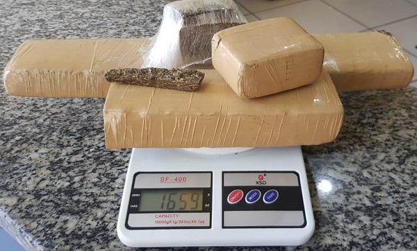 Homem preso com revólver e cerca de 2 quilos de maconha em SJB