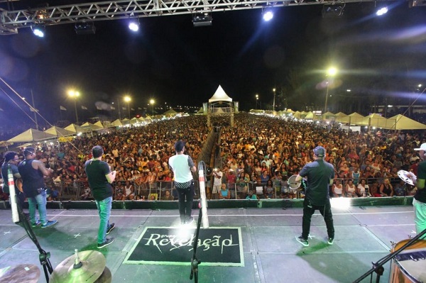 Grupo Revelação leva muito pagode e samba ao Balneário de Atafona
