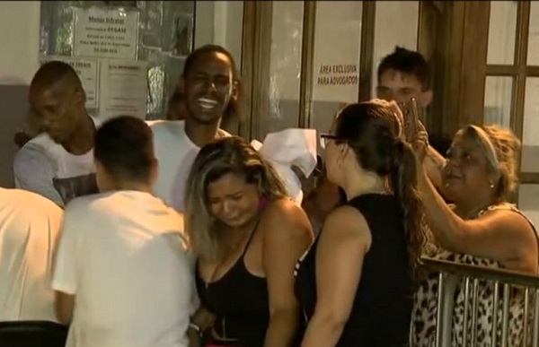 Jovem preso por engano é solto no Rio