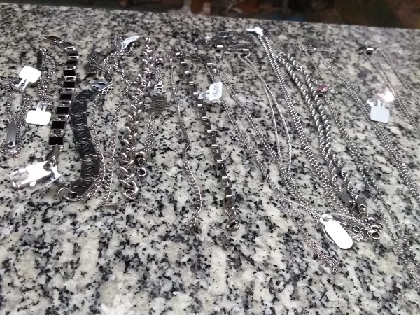 Quatro detidos com materiais furtados de loja no Centro de SJB