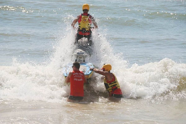 Balanço do Corpo de Bombeiros e Capitania dos Portos pelo litoral de SJB