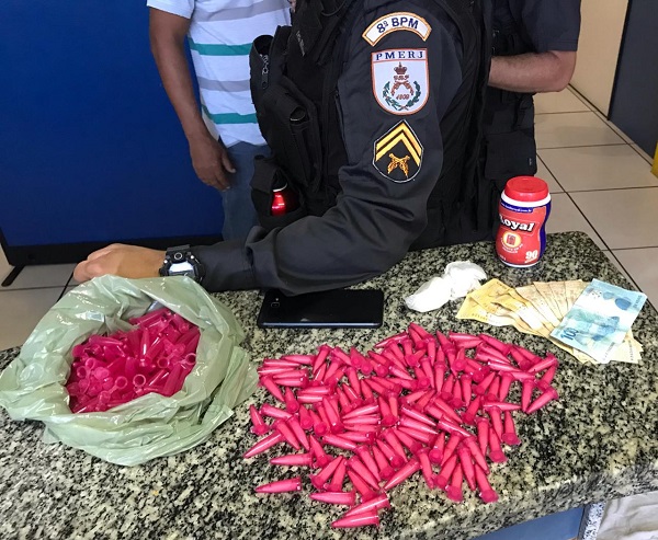 Homem preso com mais de 100 pinos de cocaína em Atafona