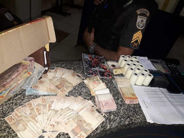 Homem preso com materiais de jogos de azar em SJB