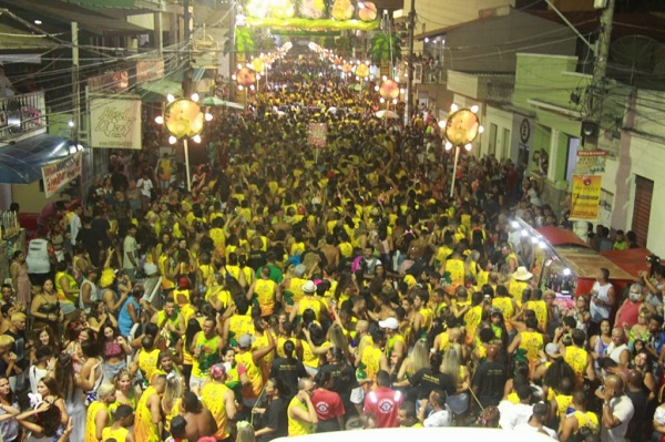 Bloco Diga Q Valeu leva multidão para Avenida do Samba em SJB