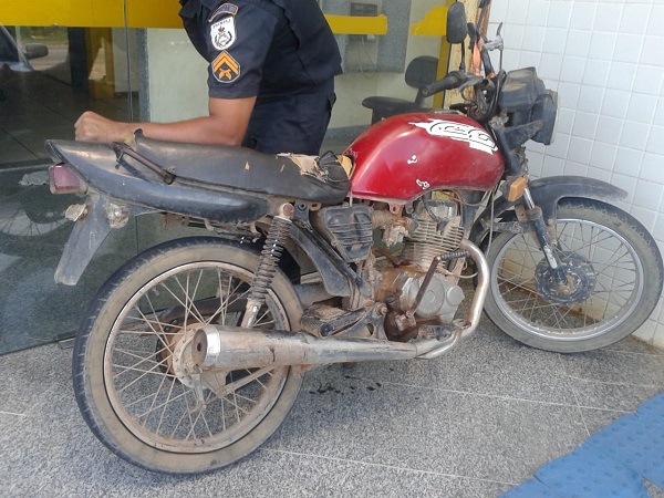 Adolescente apreendido e homem detido com motocicleta adulterada em SJB