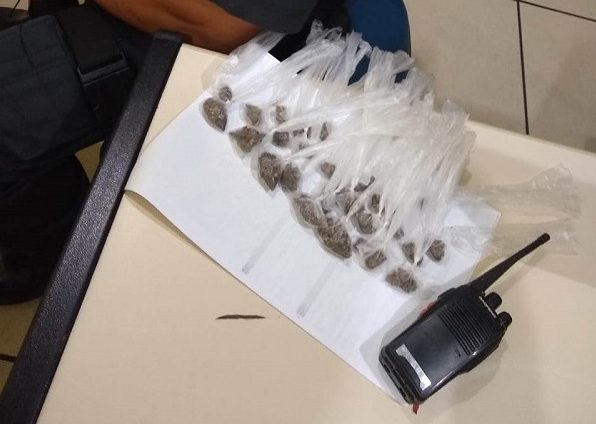 PM apreende maconha e rádio transmissor em SJB