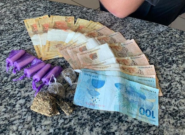 Jovem preso com maconha e cocaína em SJB
