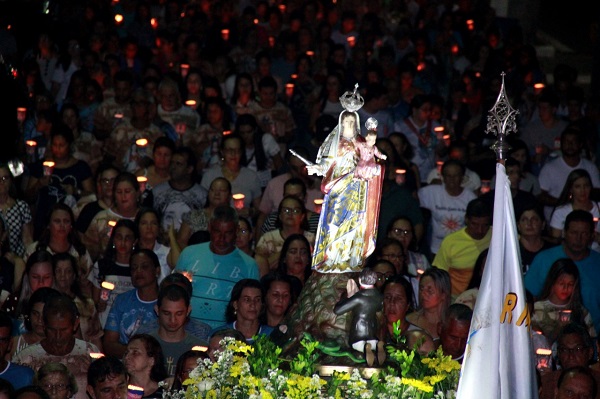 Romaria luminosa de Nossa Senhora da Penha movimenta fiéis em Atafona – Veja fotos