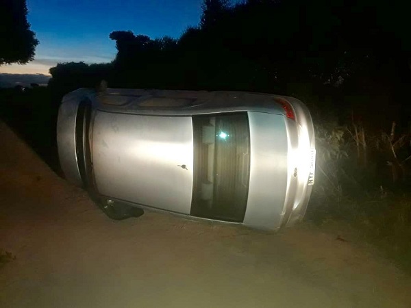 Jovem invade residência, furta e tomba com carro em SJB