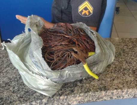 Jovem detido com seis quilos de cobre em SJB