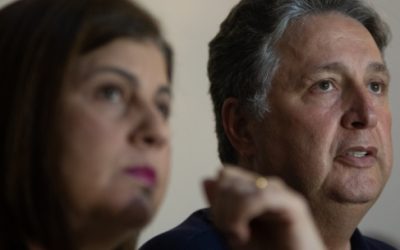 Juiz bloqueia R$ 18 milhões do casal e manda Garotinho usar tornolezeira eletrônica