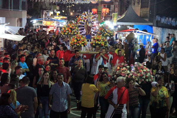 Missa, procissão e shows marcam festa de São Pedro em SJB