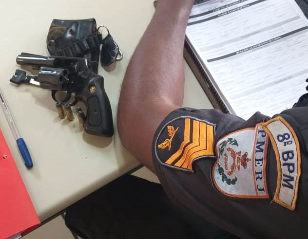 Jovem assassinado com tiros na cabeça e adolescente baleado
