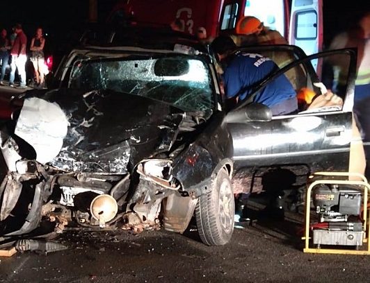 Mulher morre e três ficam feridos em grave acidente na BR 356, em SJB