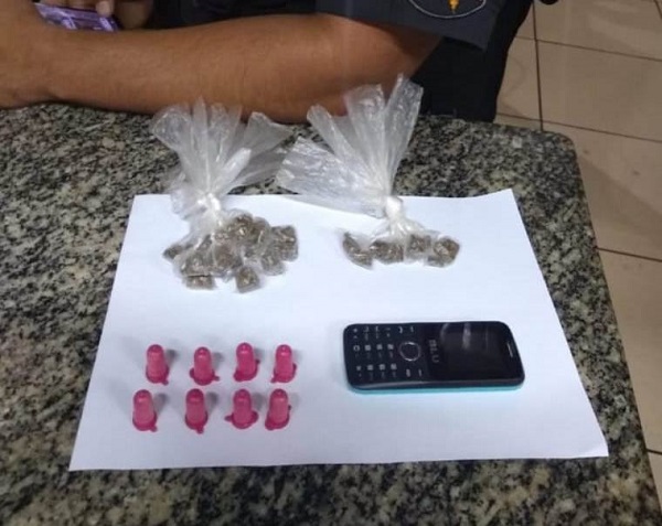 Jovem detido com maconha e cocaína em SJB